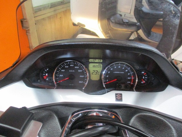 走行もまだまだの１８２０５ｋｍ！きになるベルト交換も購入時は２２０００円にて可能ですよ！